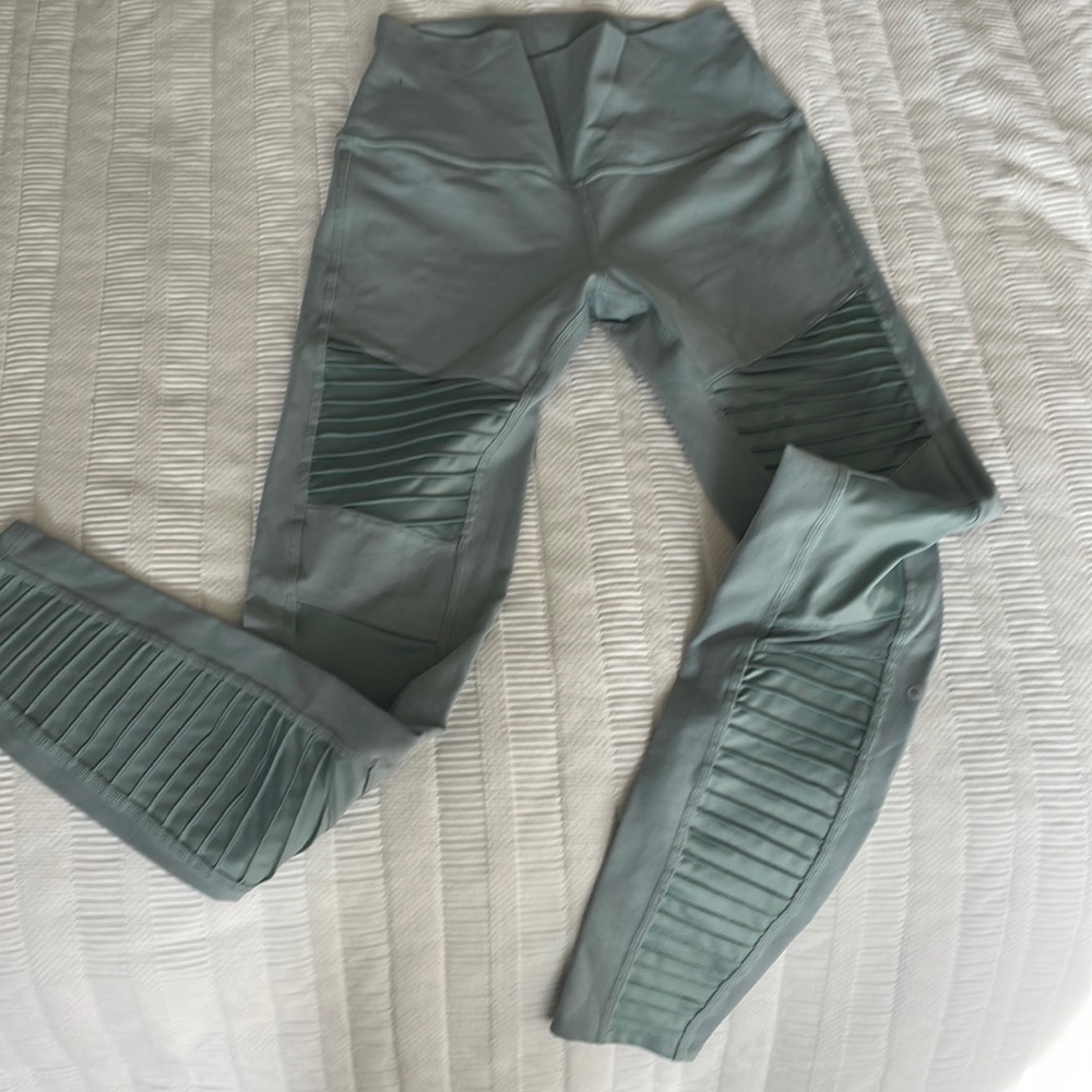 Super fun aloe Moto leggings. Light bluish, green color, great condition.